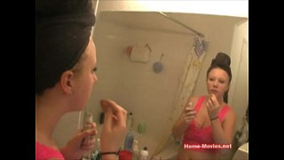 [Model, Makeup, Hot Chick Putting] Hot Chick Frigged On Her Makeup